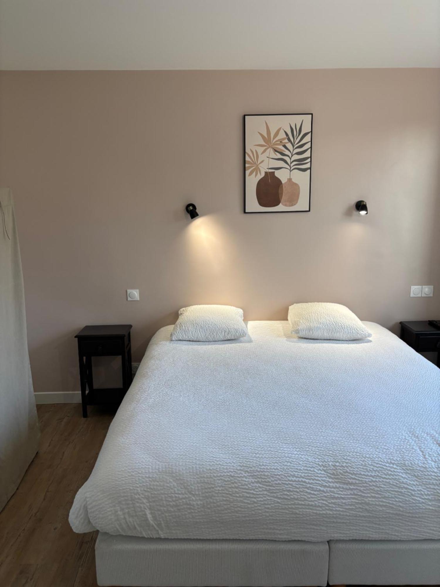 Logis Hotel Le Clos Pite Préchacq Buitenkant foto