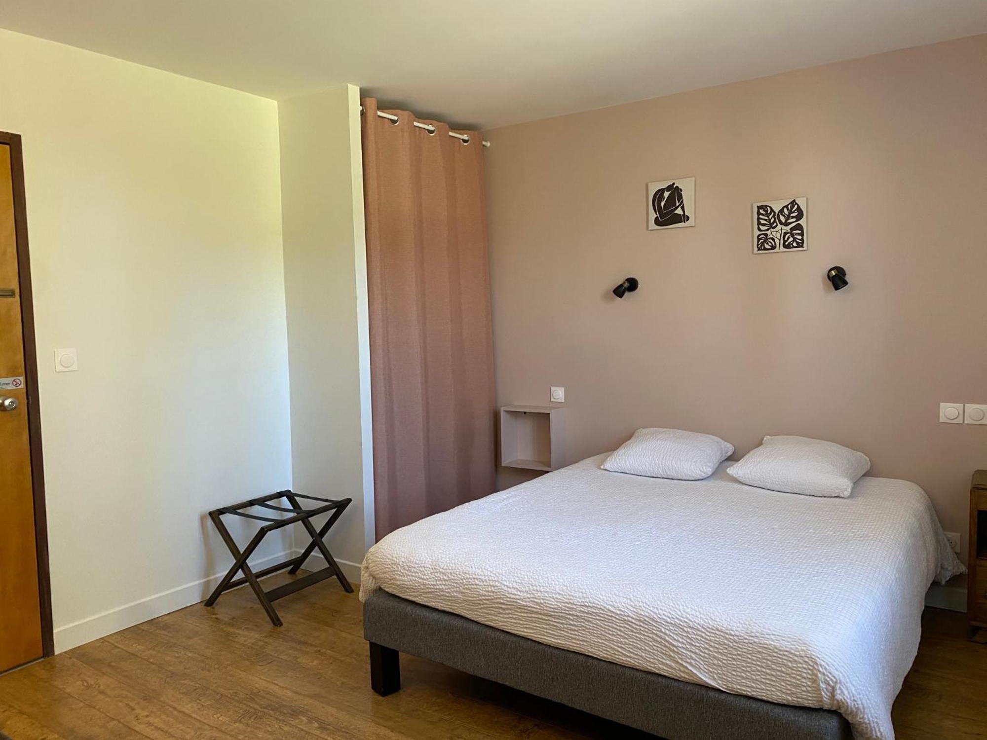 Logis Hotel Le Clos Pite Préchacq Buitenkant foto
