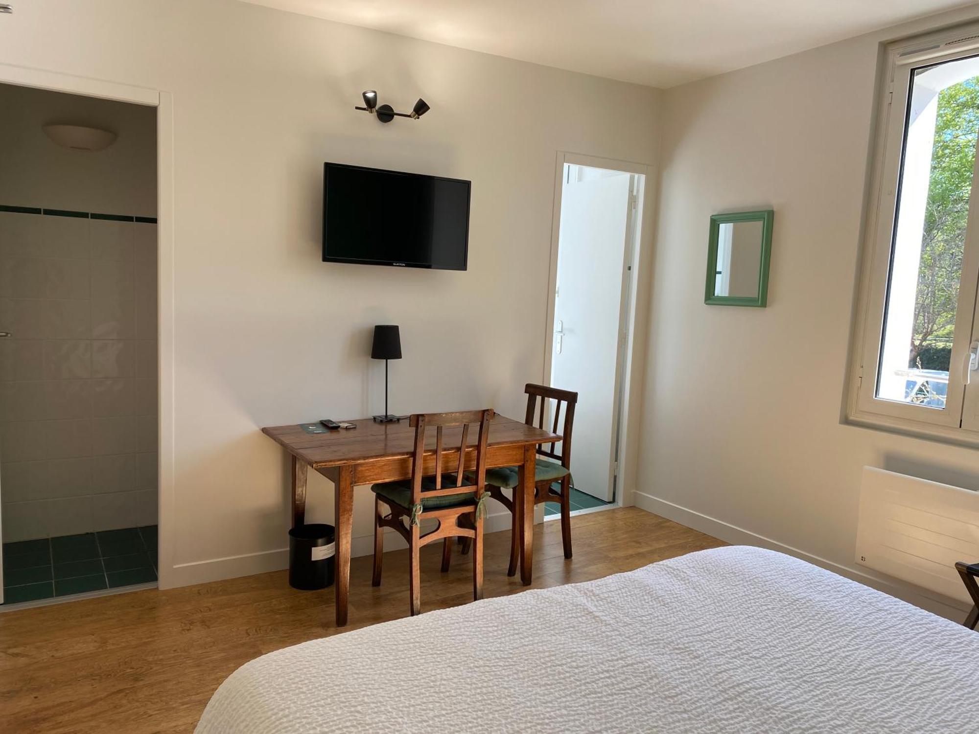 Logis Hotel Le Clos Pite Préchacq Buitenkant foto