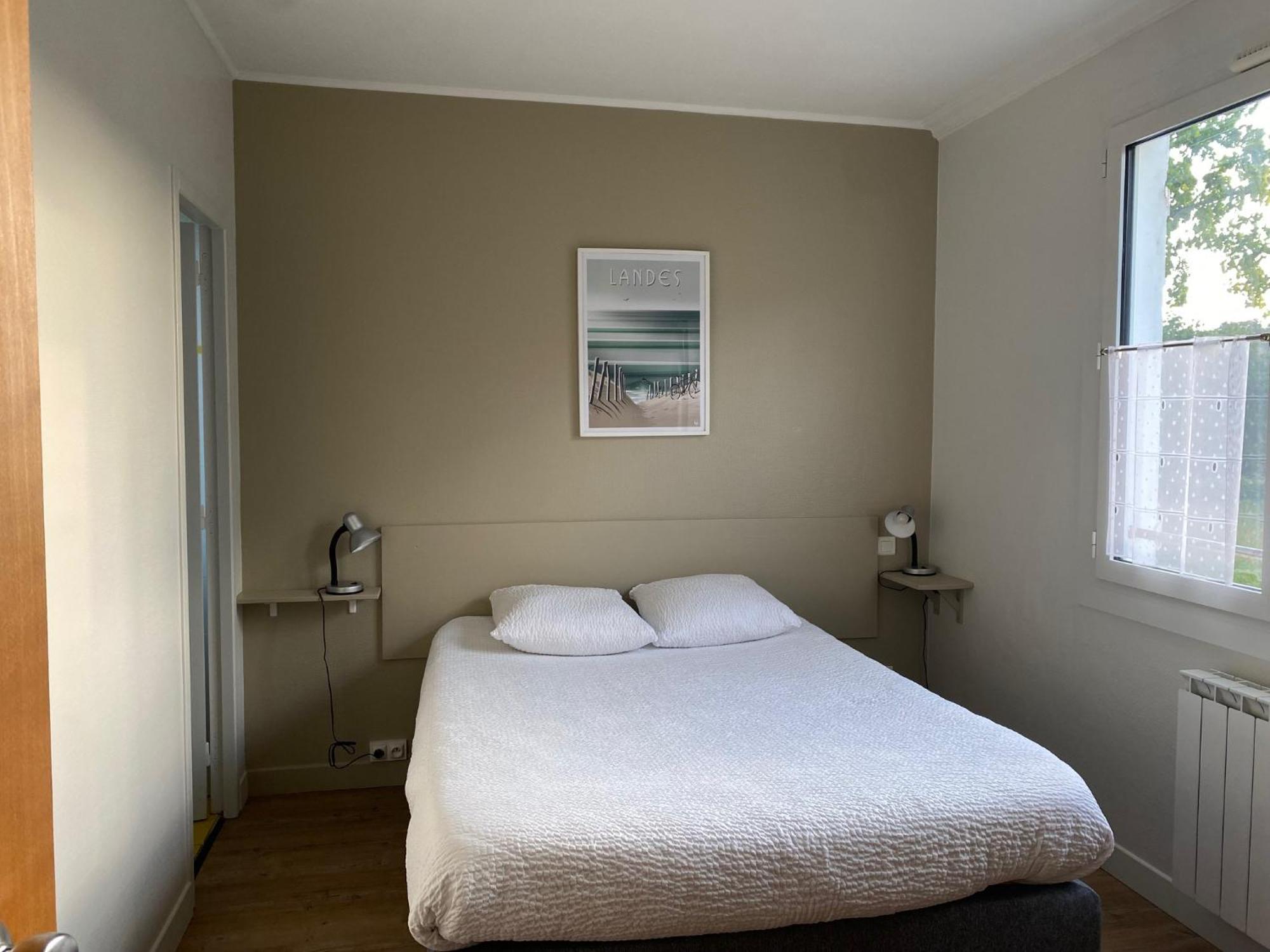 Logis Hotel Le Clos Pite Préchacq Buitenkant foto