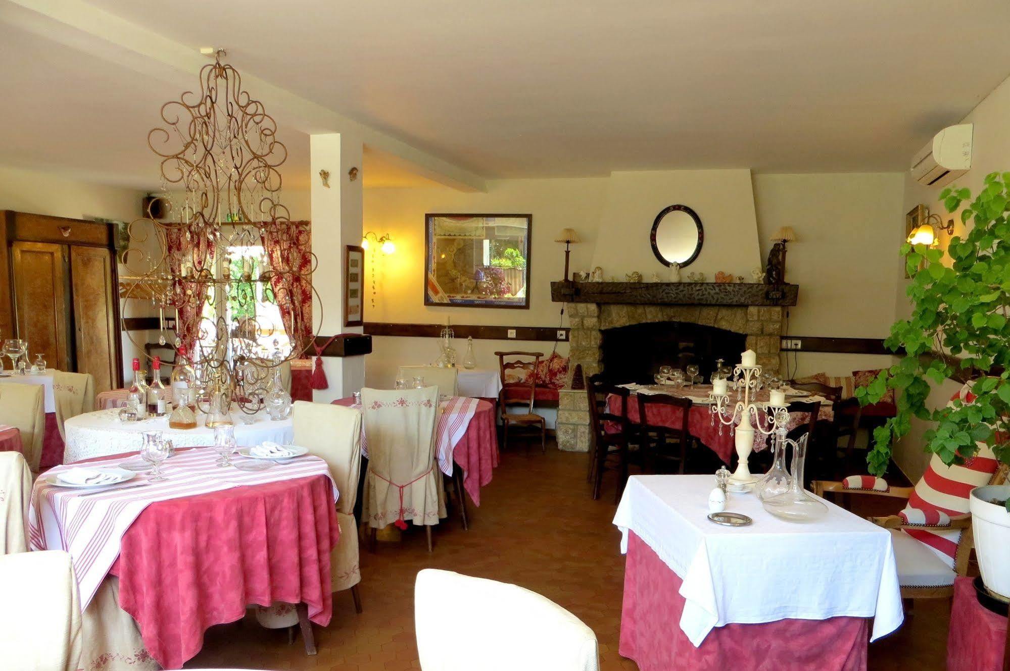 Logis Hotel Le Clos Pite Préchacq Buitenkant foto