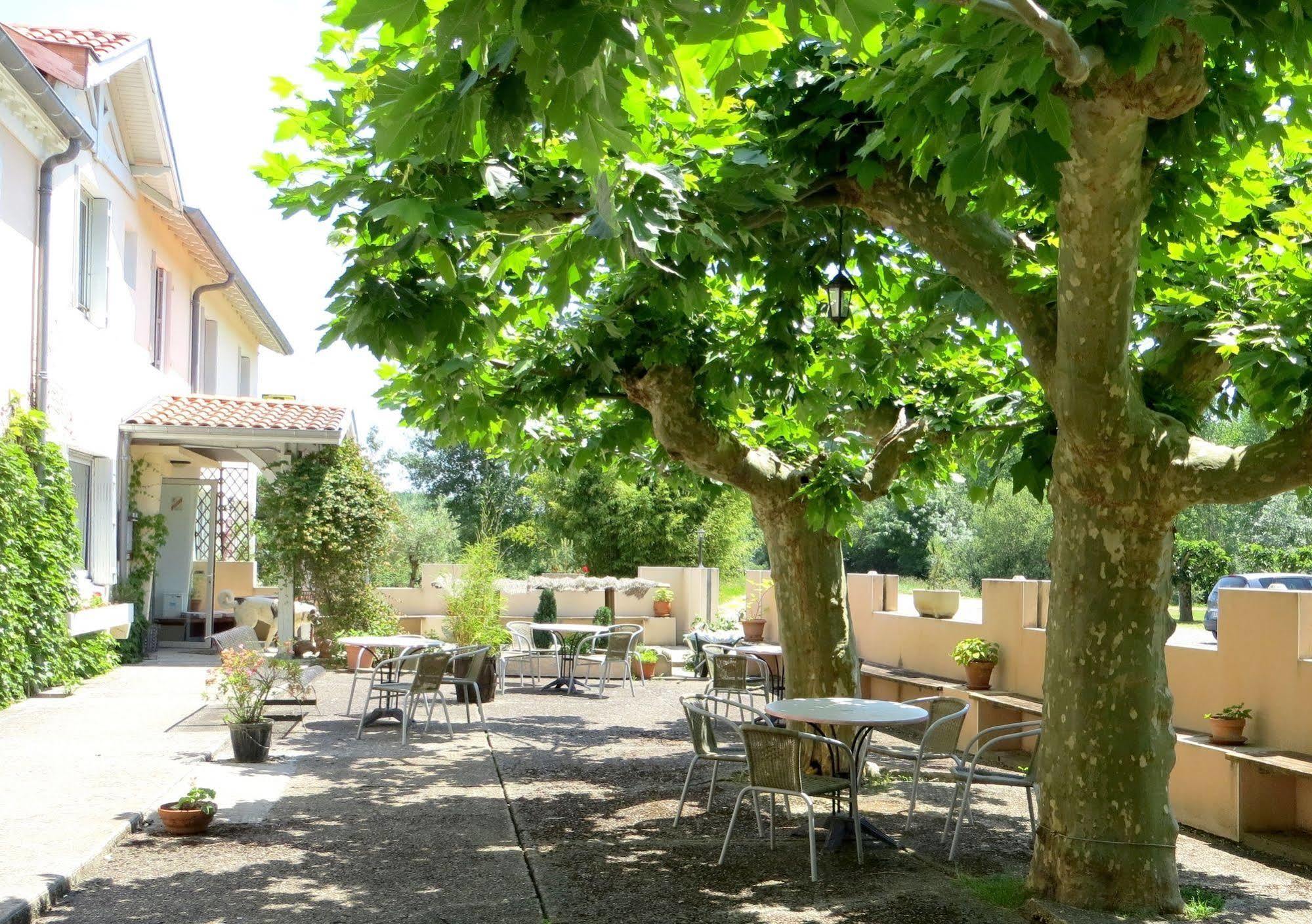 Logis Hotel Le Clos Pite Préchacq Buitenkant foto
