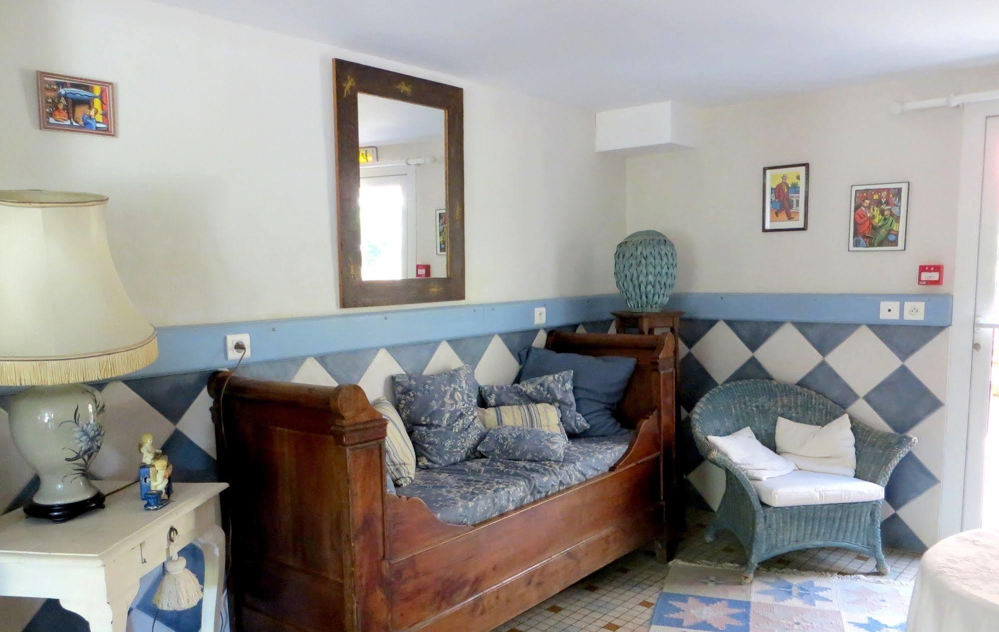 Logis Hotel Le Clos Pite Préchacq Buitenkant foto